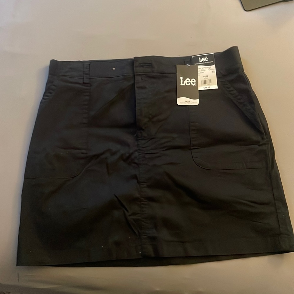 Black midrise skort. Cotton material.
